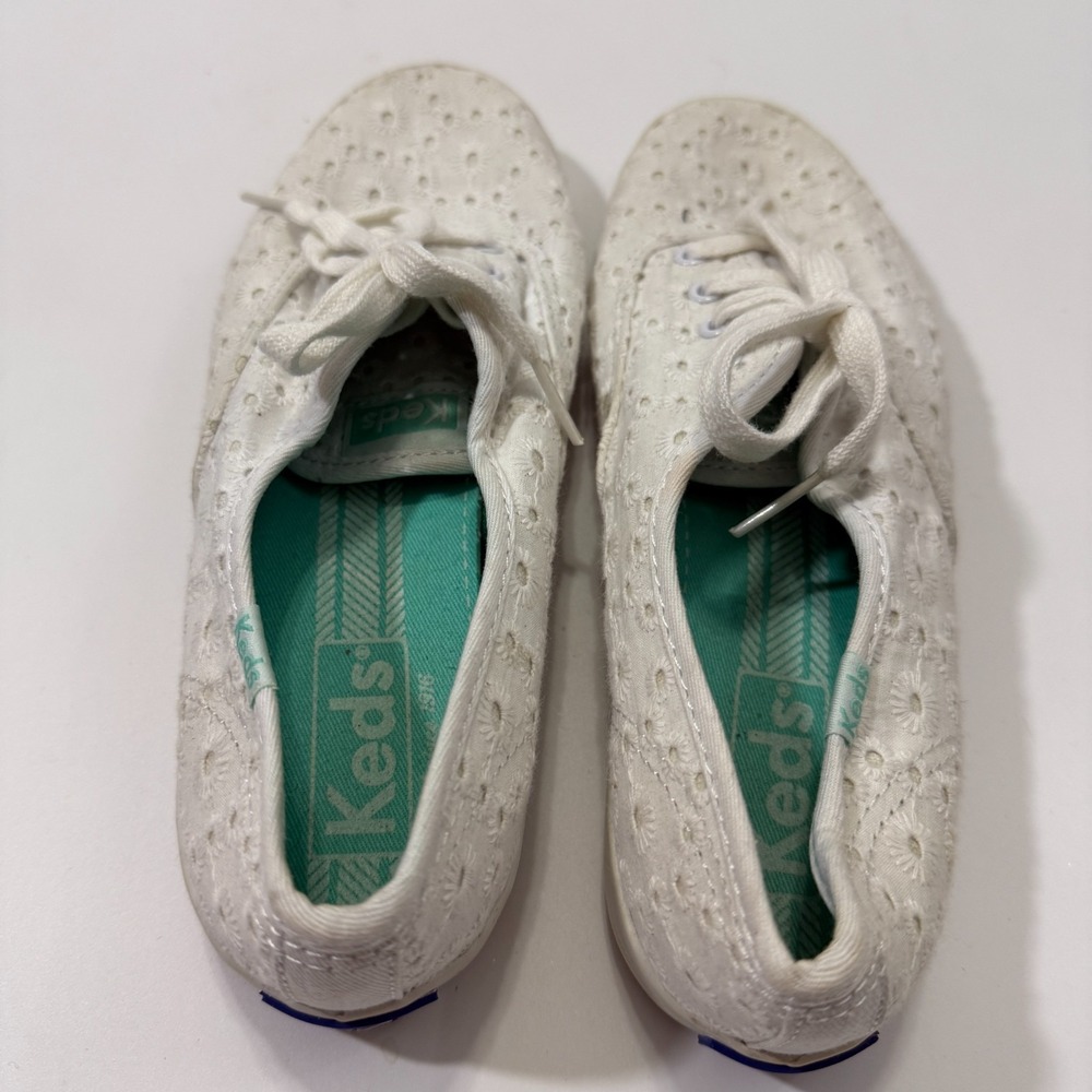 Keds White Lace Up Eyelit Embroidered Flower Sneaker WF49836M Sz 6 / 36 - Picture 6 of 12